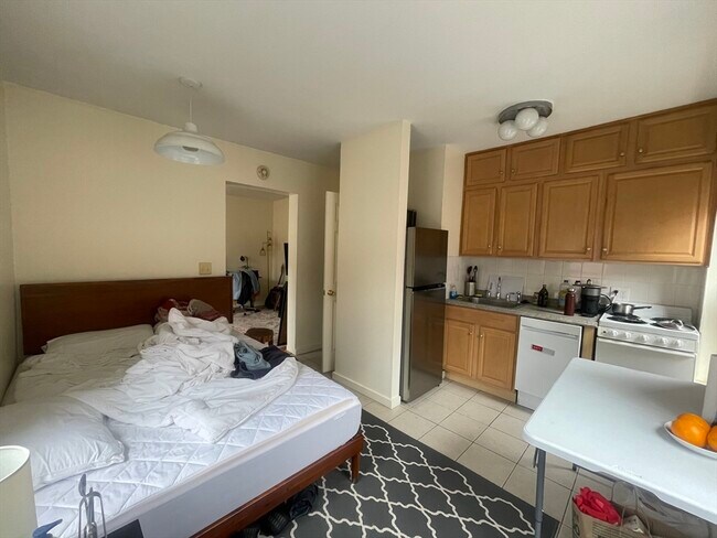 Building Photo - 68 Myrtle St