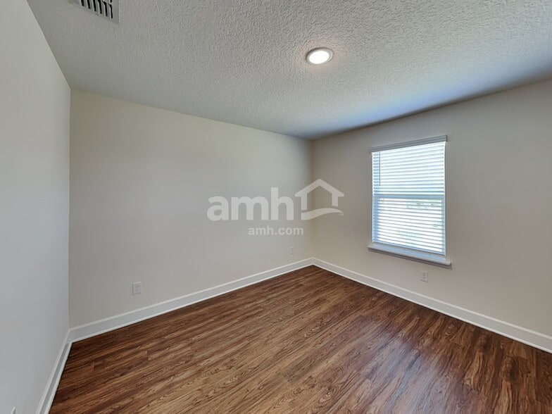Building Photo - 302 Crestrun Loop