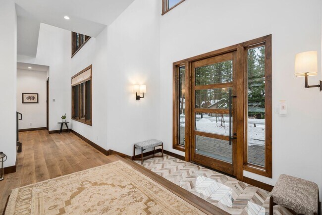 Building Photo - Incline Elegance