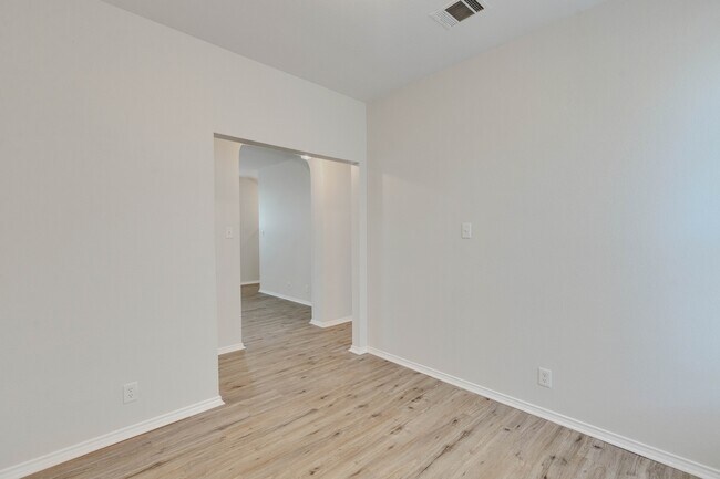 Building Photo - 521 New Country Rd