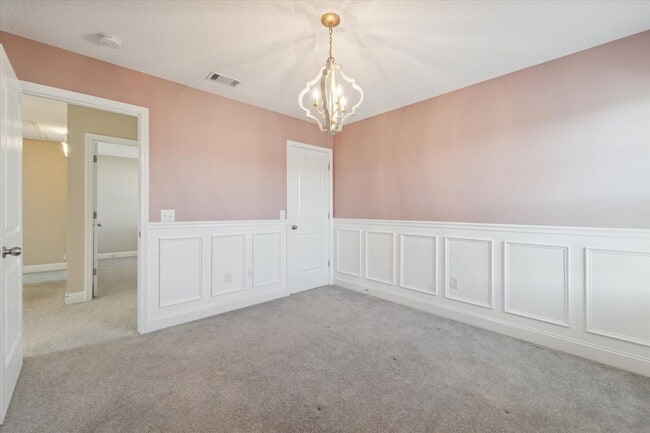 Building Photo - MOVE-IN READY! (Pet Friendly)