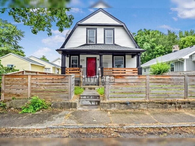 Primary Photo - 3553 N Kenwood Ave