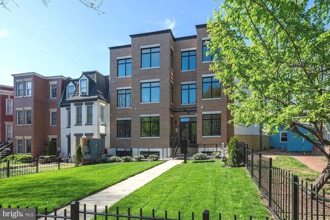 Building Photo - 1220 Potomac Ave SE