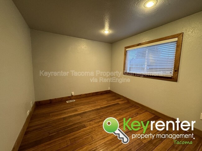 Building Photo - 356 7th St SE