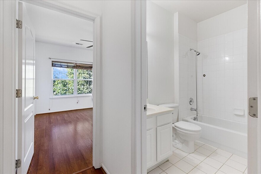 Building Photo - 932 Del Negro Ct