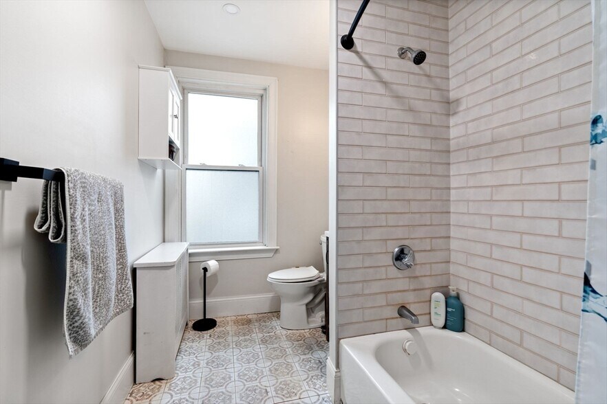 Building Photo - 12 Colebrook St