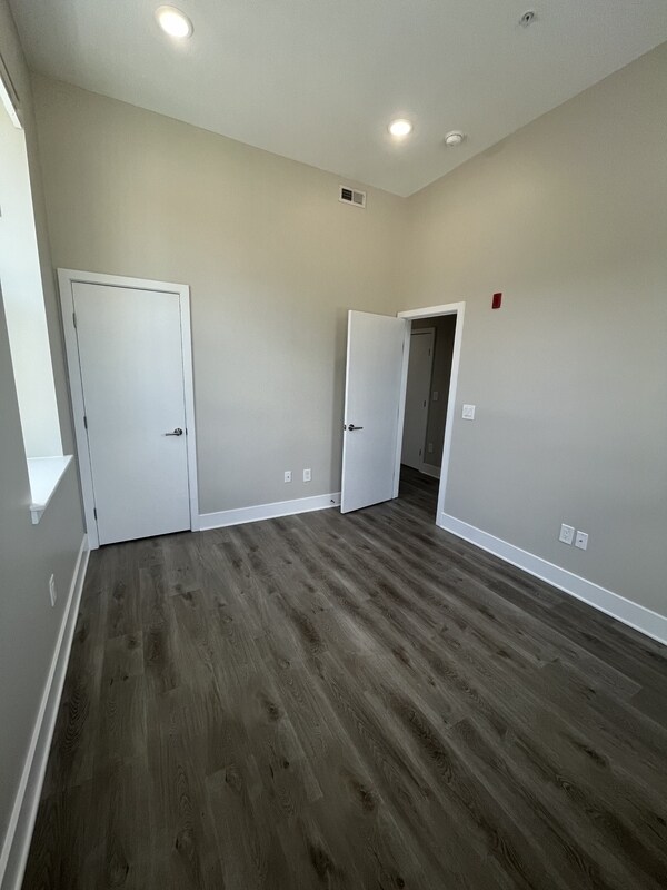 Building Photo - 4000 W Girard Ave