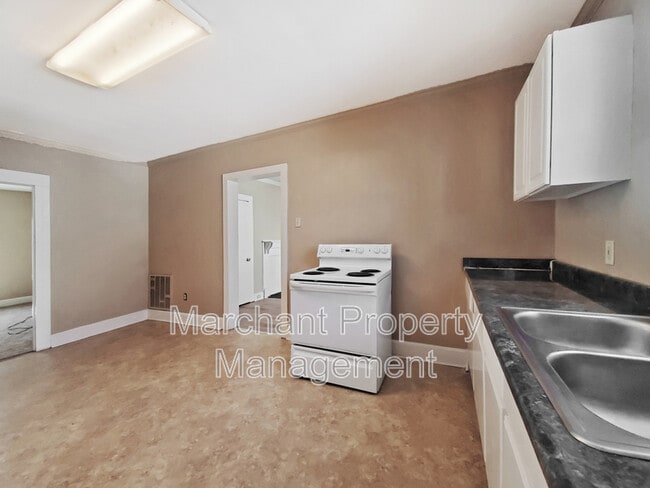 Building Photo - 8 Pettee St