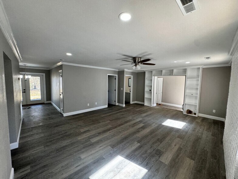 Building Photo - 2726 Highland Cir