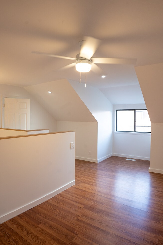 Spacious Loft/Bedroom/Office - 455 Hope St