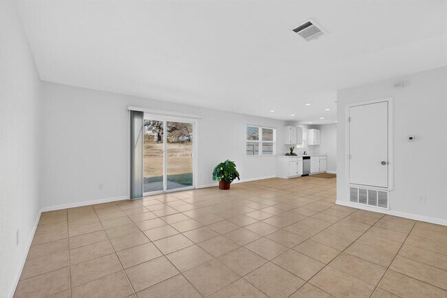 Building Photo - 7200 Barnsdale Way