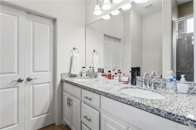 Building Photo - 19 Escondido Pass