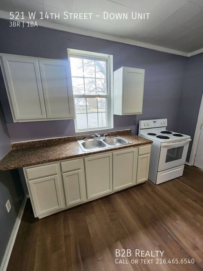 Building Photo - 521 W 14th St