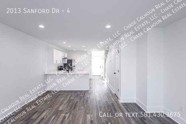 Building Photo - 2013 Sanford Dr