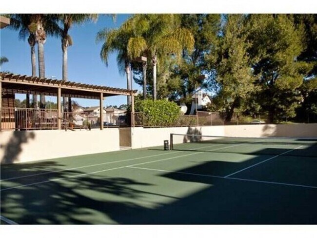 Building Photo - RB 1 Br 1 Bath Granite Kitchen Luxury Condo $2400 Avail July 1st