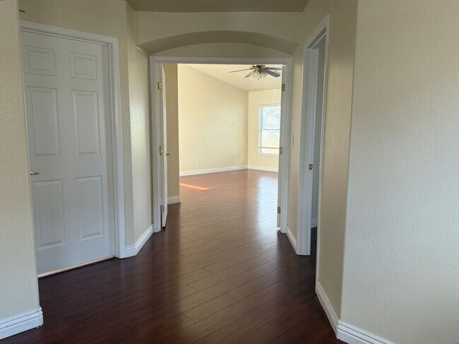 Building Photo - Single Family Home