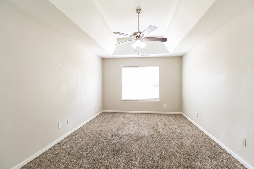 Building Photo - 7823 Montbrook Dr