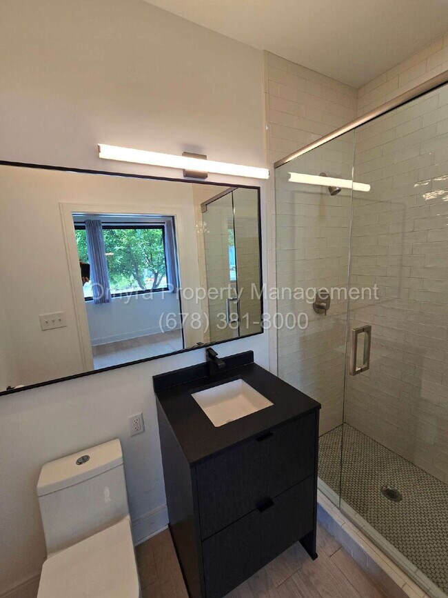 Building Photo - Luxurious 3 Bedroom Home near East Atlanta!