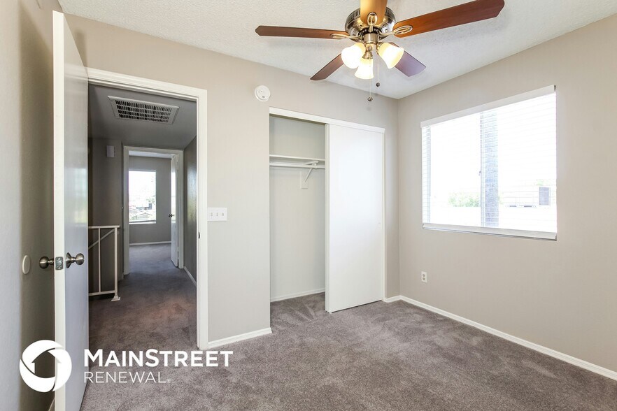 Building Photo - 927 E Escuda Dr