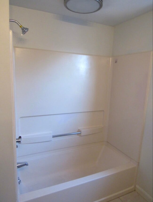 Building Photo - 2 Arabian Ct