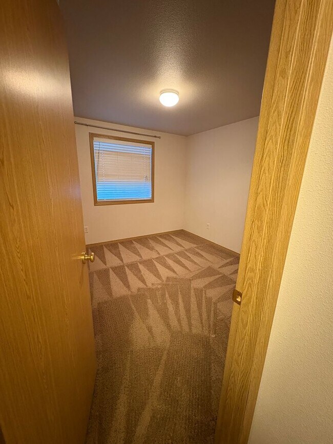 Building Photo - Home for Rent in Quincy