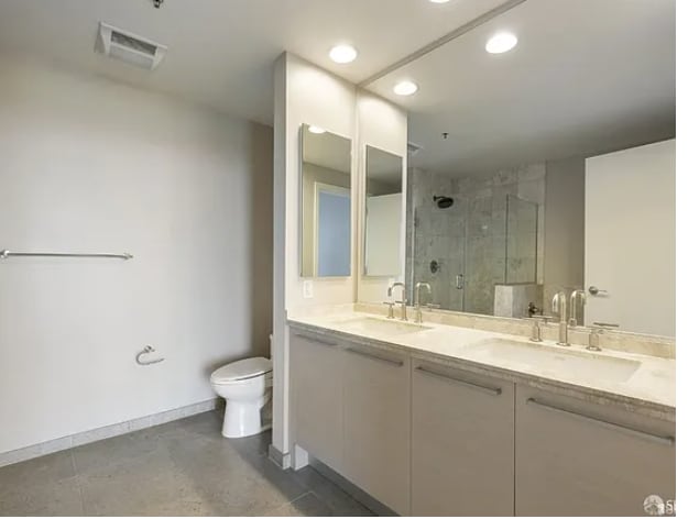 Building Photo - 425 1st St