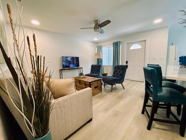 Building Photo - 415 Mapleway