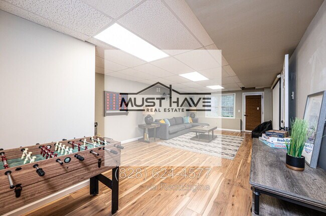 Building Photo - 5700 Crown Ter