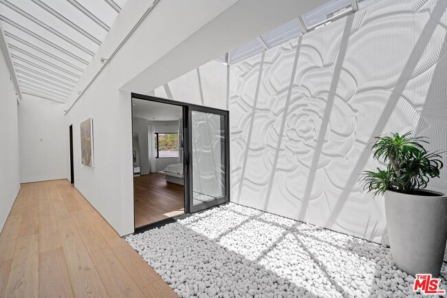 Building Photo - 455 Castle Pl