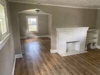 Building Photo - Spacious 3-Bedroom Home for Lease in Akron