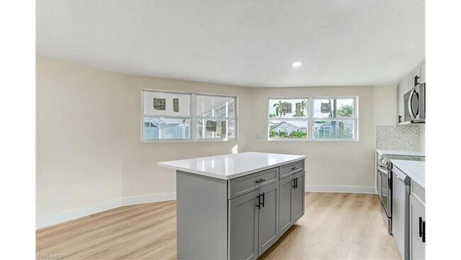 Building Photo - 190 Tarpon Rd