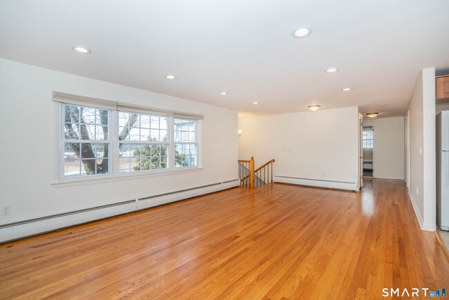 Building Photo - 420 S Main St