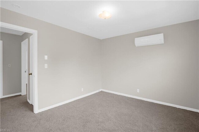 Building Photo - 2-Bedroom Duplex