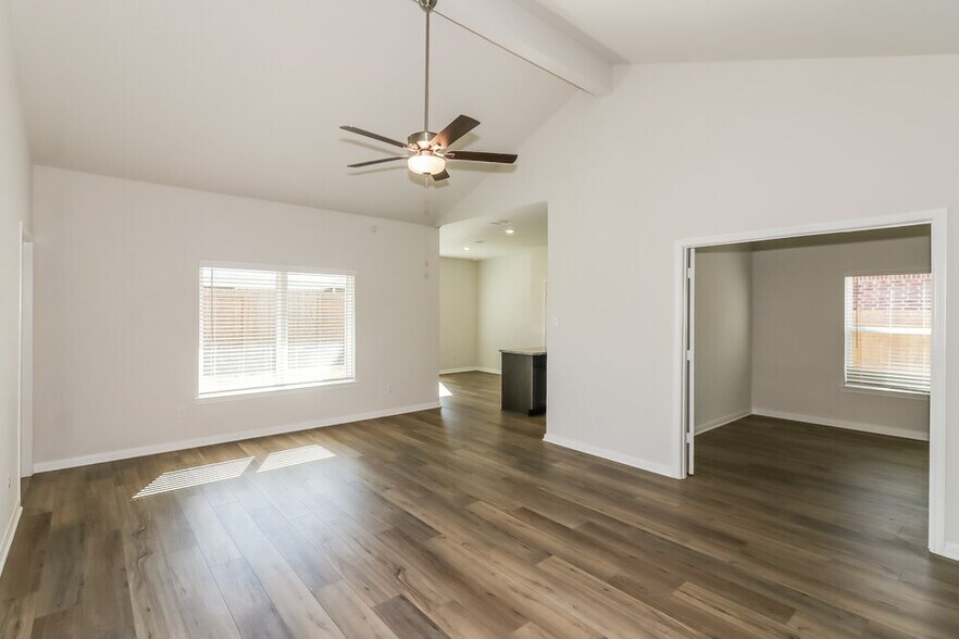 Building Photo - 420 Mystic Slopes Dr