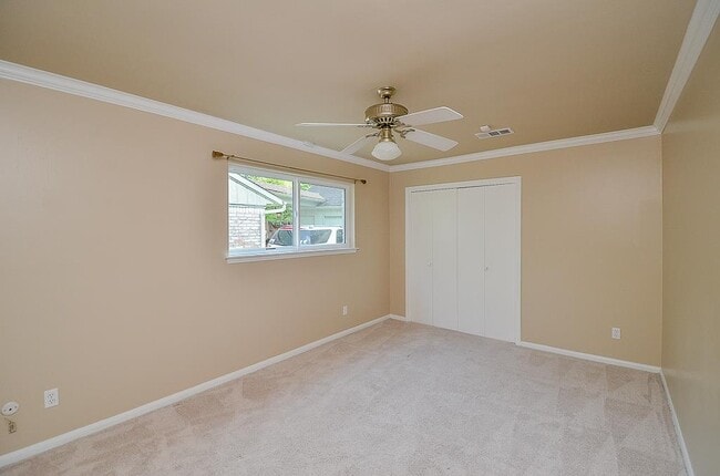 Building Photo - 2815 Manila Ln