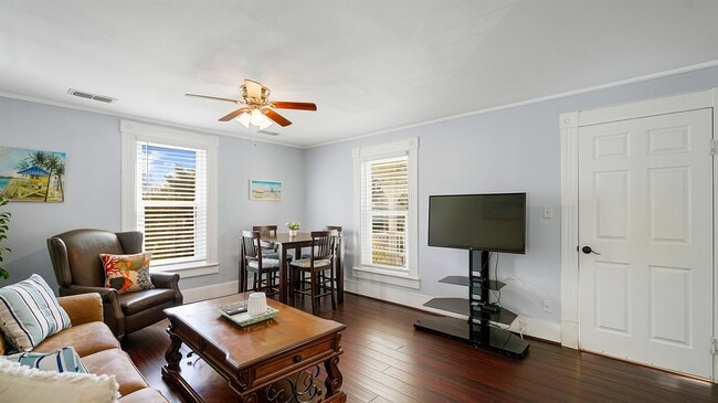 Building Photo - 14 Sanchez Ave