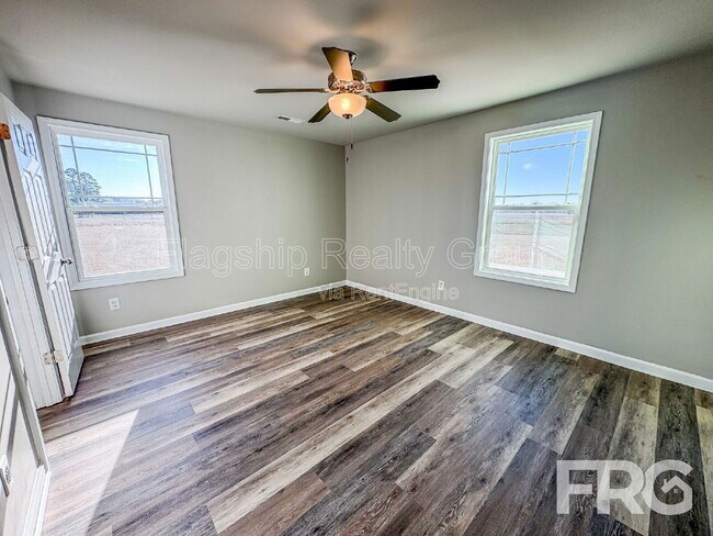 Building Photo - 102 Michael Thomas Pl