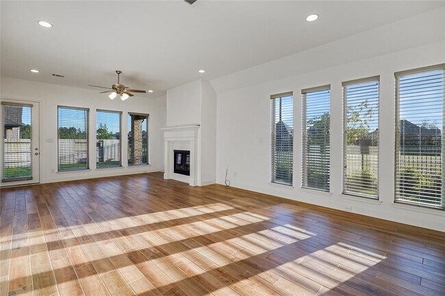 Building Photo - 15906 Golden Trails Ct