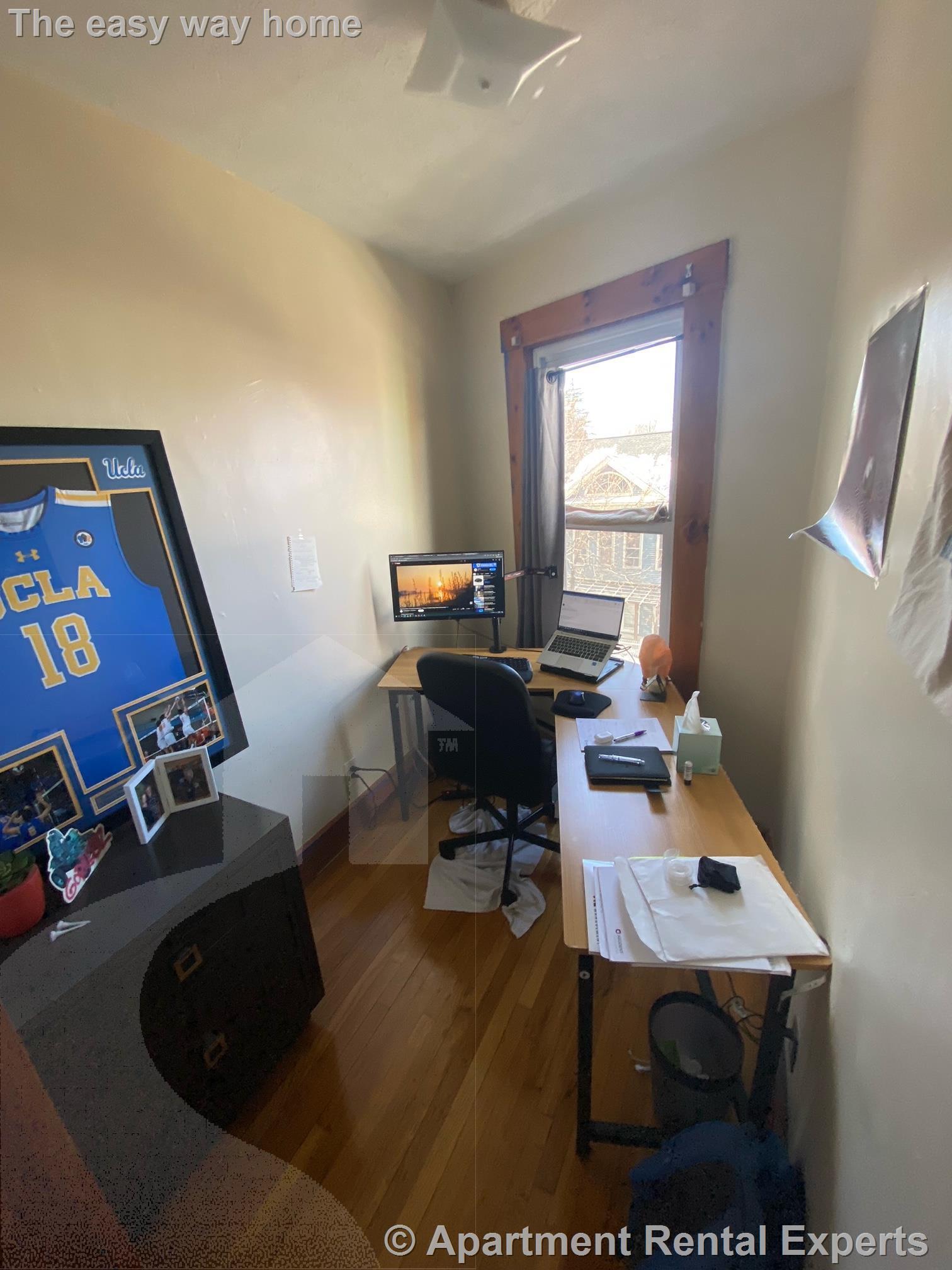 Building Photo - 100 River St