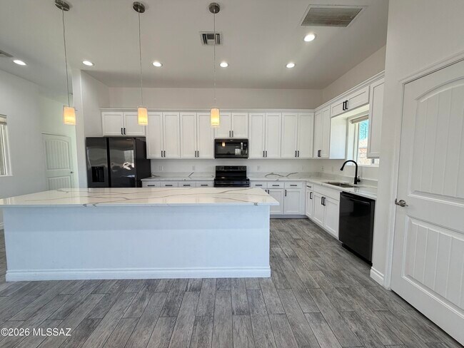 Building Photo - 3329 E Glenn St