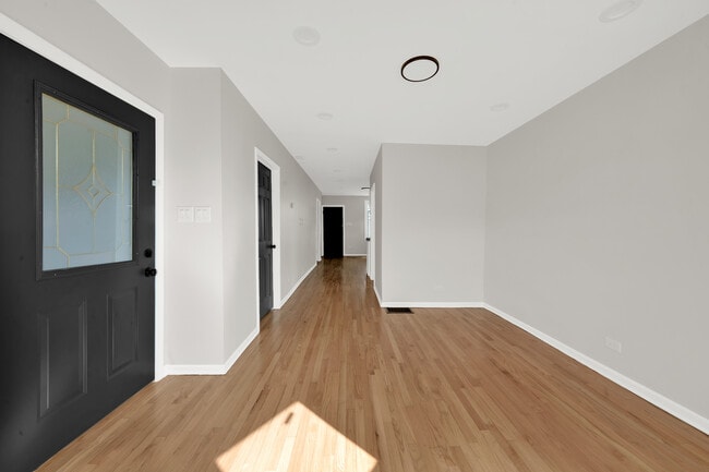 Building Photo - 714 W 48th Pl