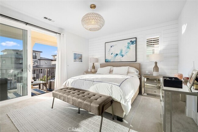 Building Photo - 70 Ray