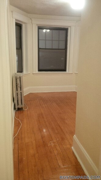 Building Photo - 136 Hemenway St