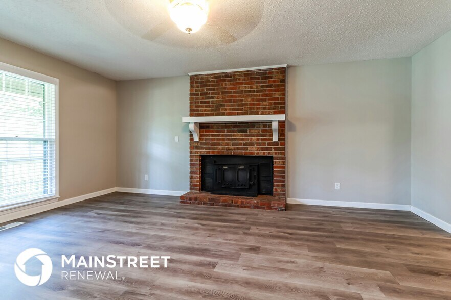 Building Photo - 2611 Pinebrook Dr