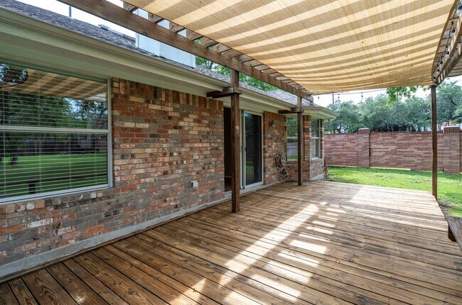 Building Photo - 7172 Ridge Oak Rd