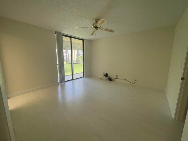 Building Photo - 5130 Las Verdes Cir