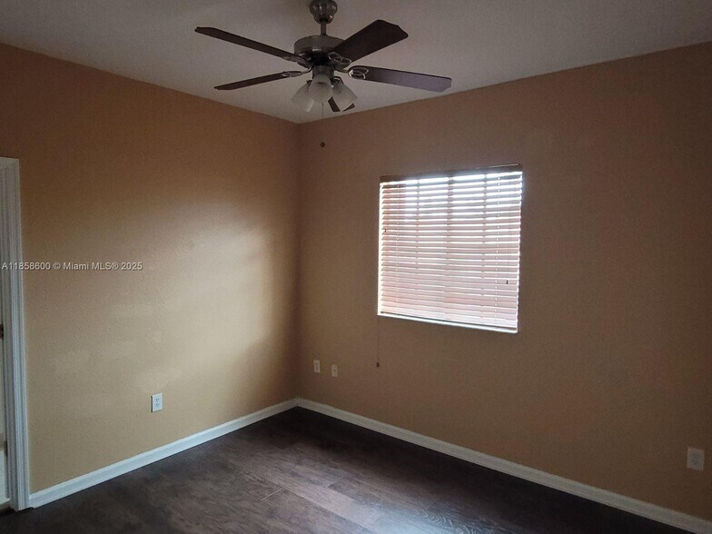 Building Photo - 570 Princess Dr