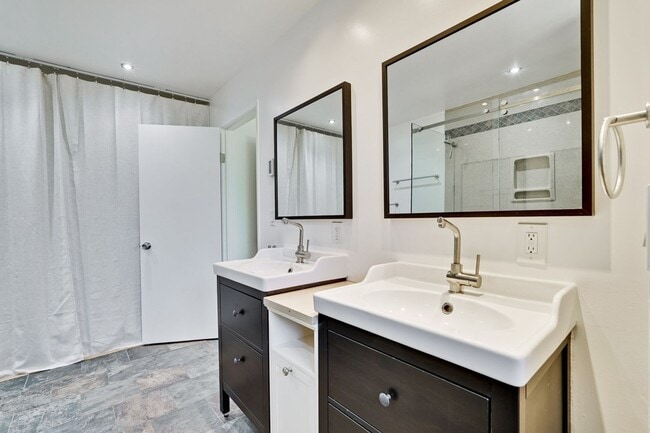 Building Photo - Welcome to this Beautifully Updated 3 Bed ...