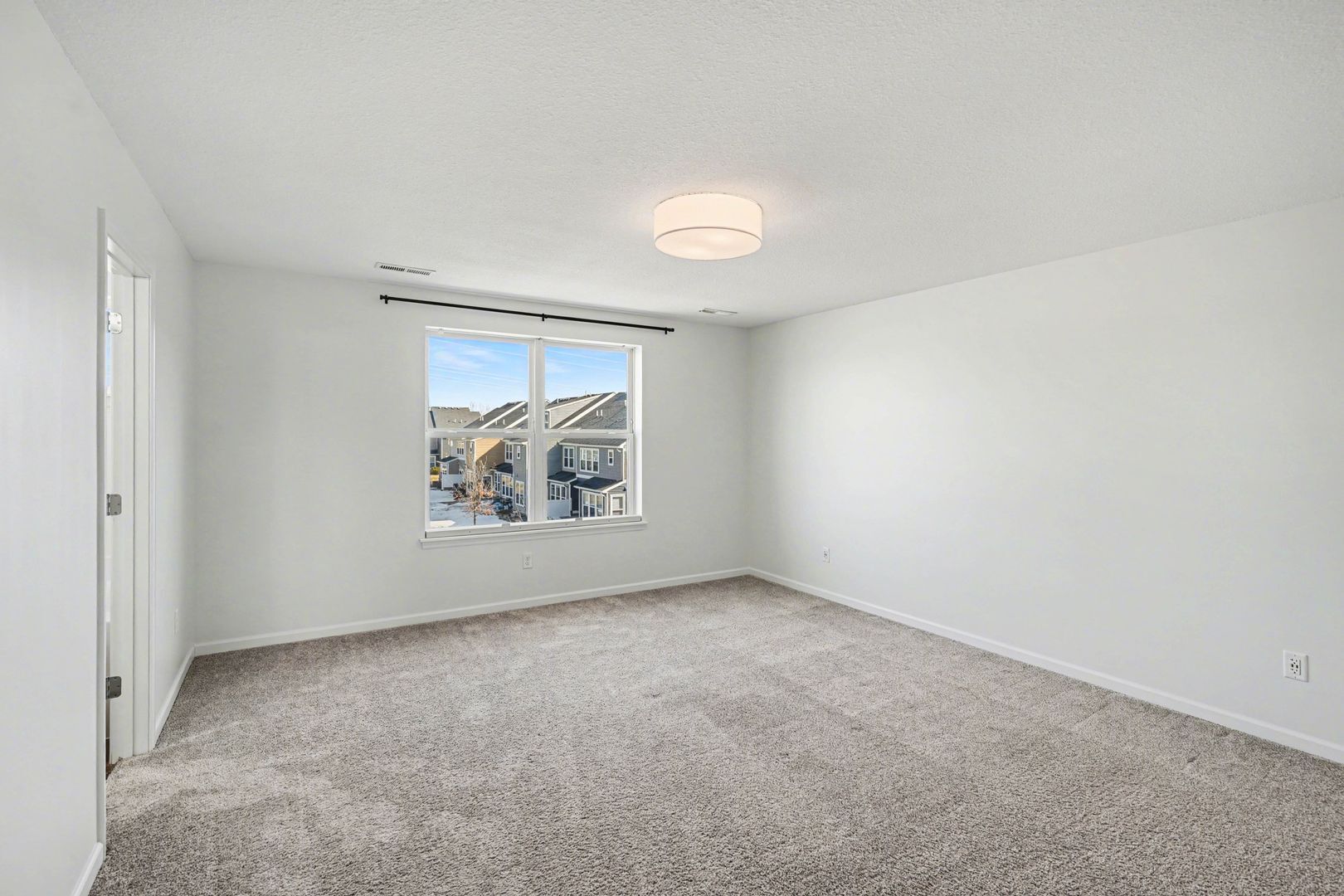 Building Photo - 5465 Annapolis Ln N