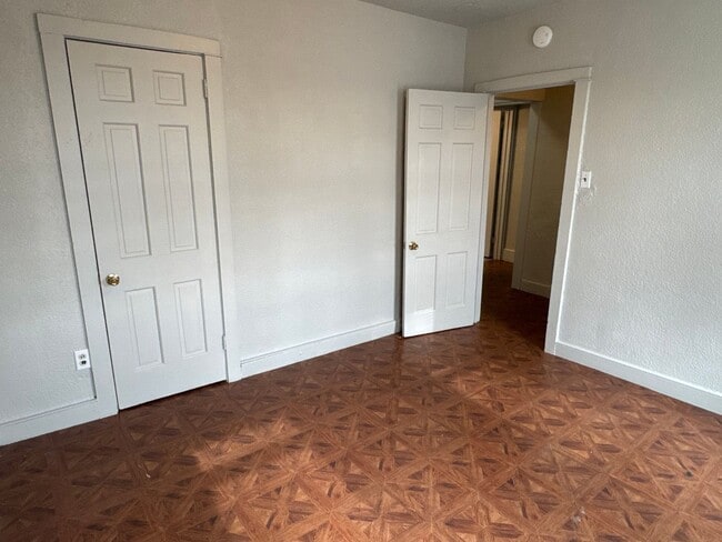 Building Photo - Updated 3 Bedroom, 1 Bath